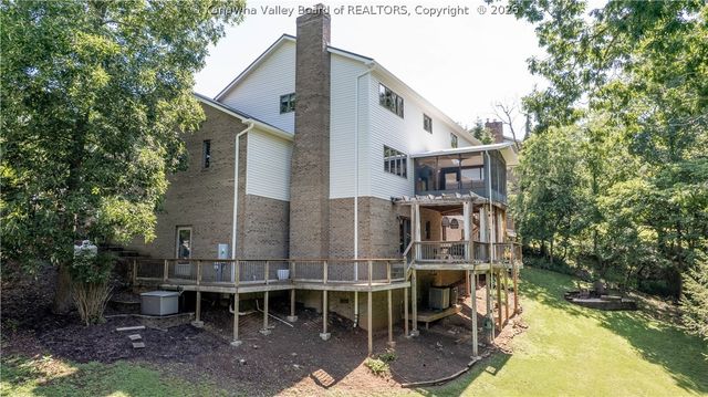 137 Summit Ridge Road, Hurricane, WV 25526