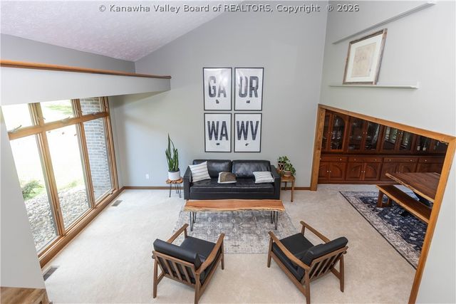 137 Summit Ridge Road, Hurricane, WV 25526