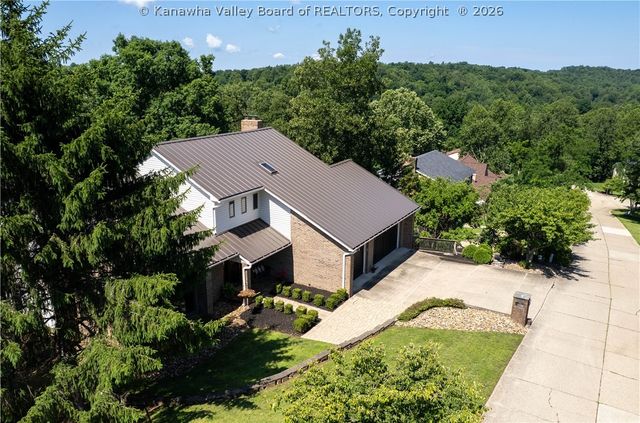 137 Summit Ridge Road, Hurricane, WV 25526