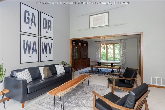 137 Summit Ridge Road, Hurricane, WV 25526