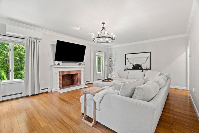 28 Fox Run Lane, Salem, NH 03079