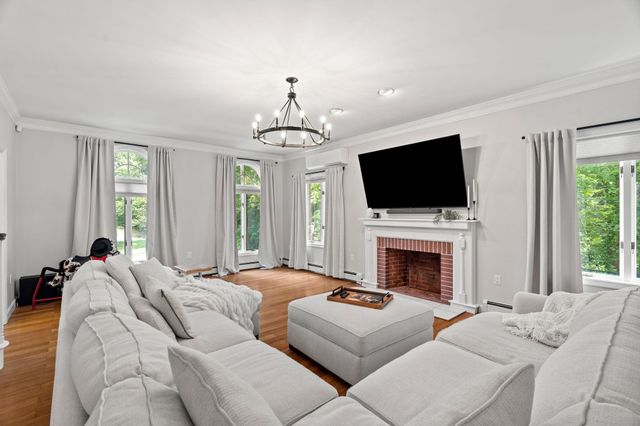 28 Fox Run Lane, Salem, NH 03079