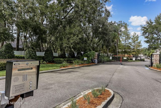 9390 UNDERWING Way 7-2, Jacksonville, FL 32257
