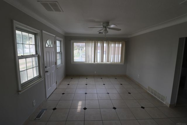 27182 Seyburn Avenue, Warren, MI 48092