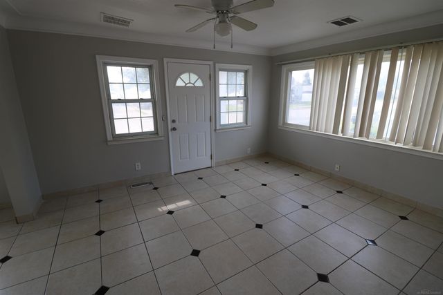 27182 Seyburn Avenue, Warren, MI 48092