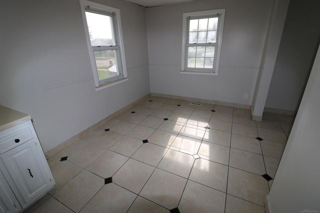 27182 Seyburn Avenue, Warren, MI 48092