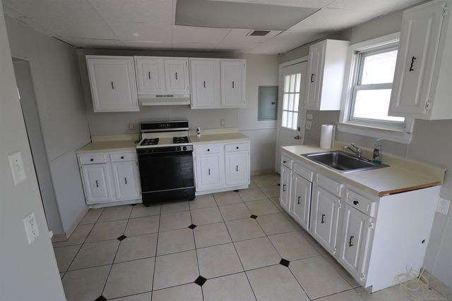 27182 Seyburn Avenue, Warren, MI 48092