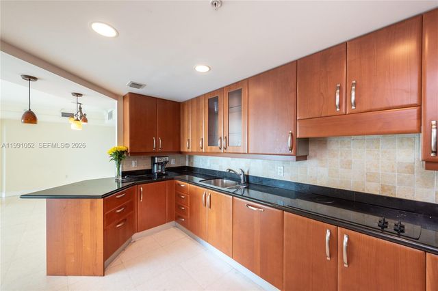 19400 Turnberry Way 1621, Aventura, FL 33180