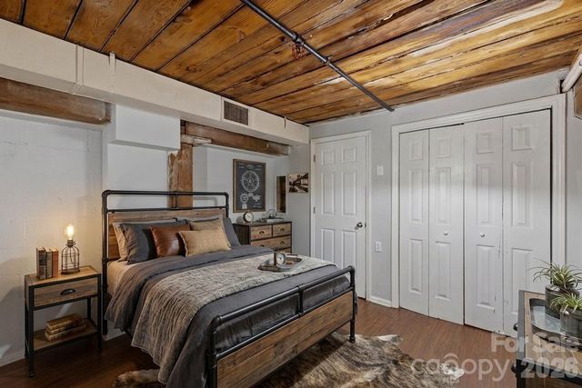 201 S Hoskins Road 219, Charlotte, NC 28208