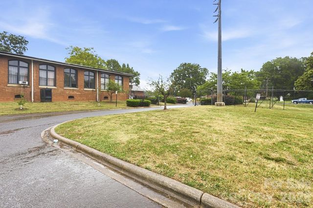 201 S Hoskins Road 219, Charlotte, NC 28208