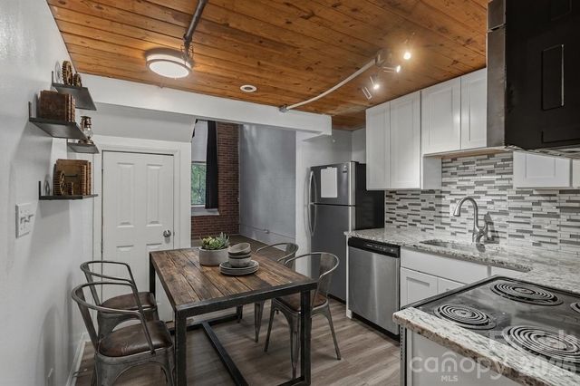 201 S Hoskins Road 219, Charlotte, NC 28208