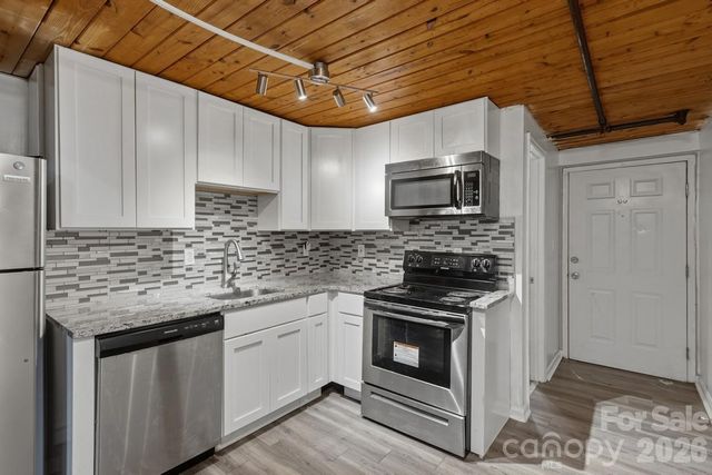 201 S Hoskins Road 219, Charlotte, NC 28208