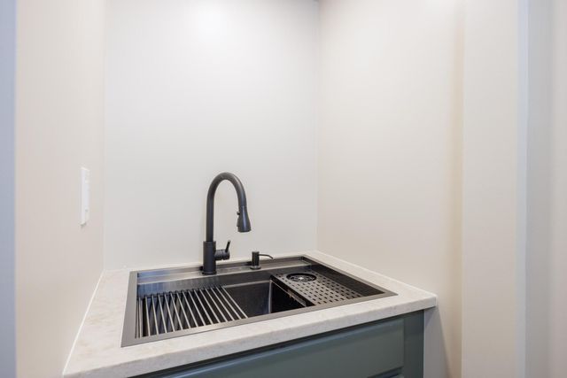 3218 Park Meadow Drive, Lake Orion, MI 48362