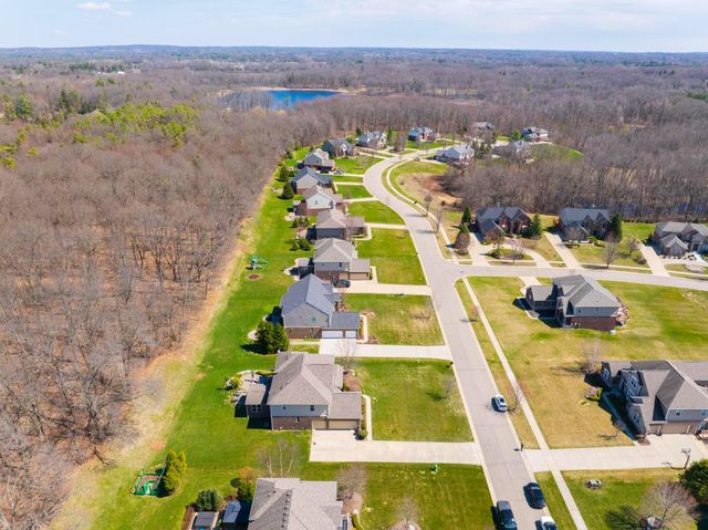3218 Park Meadow Drive, Lake Orion, MI 48362
