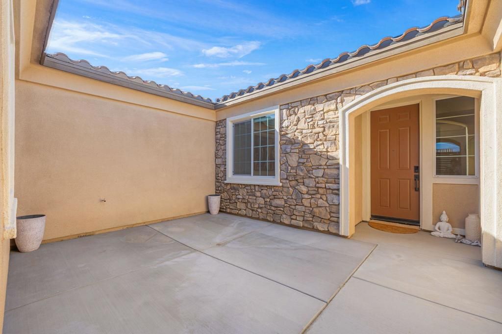 Image 13 of property listing at 81890 Via Encinitas, La Quinta, CA 92253