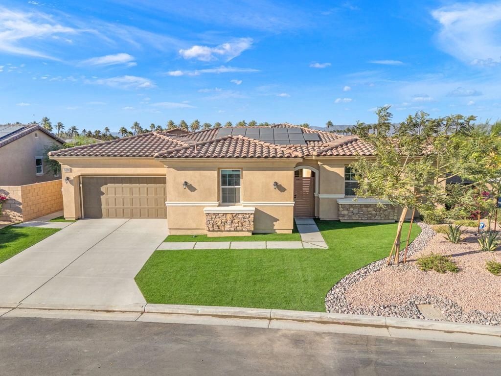 Image 7 of property listing at 81890 Via Encinitas, La Quinta, CA 92253