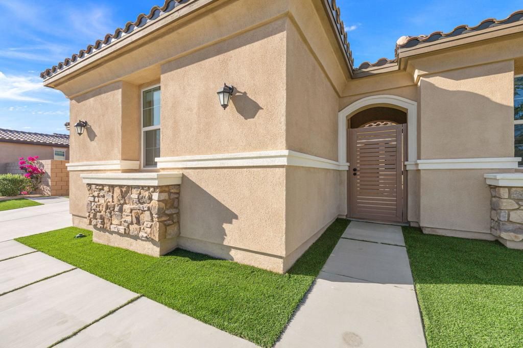 Image 9 of property listing at 81890 Via Encinitas, La Quinta, CA 92253