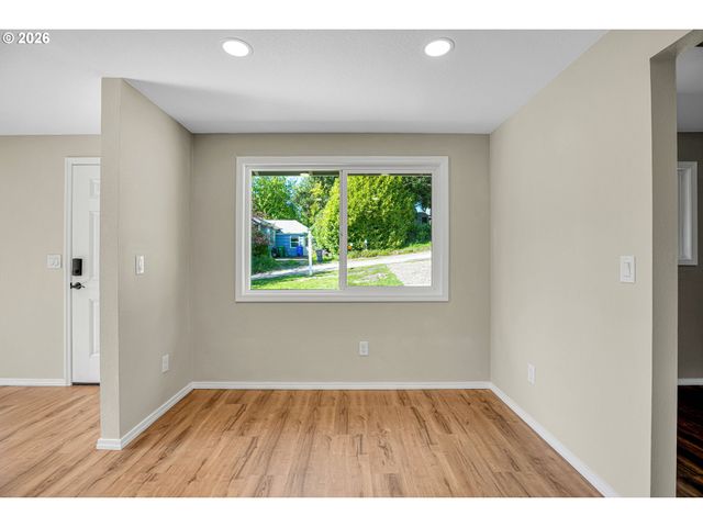 1822 Sw MARIGOLD St, Portland, OR 97219