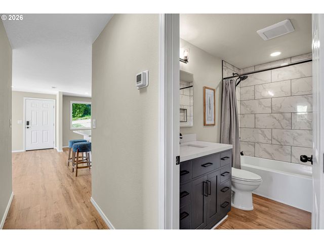 1822 Sw MARIGOLD St, Portland, OR 97219