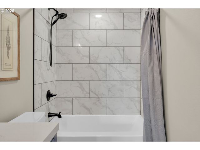 1822 Sw MARIGOLD St, Portland, OR 97219