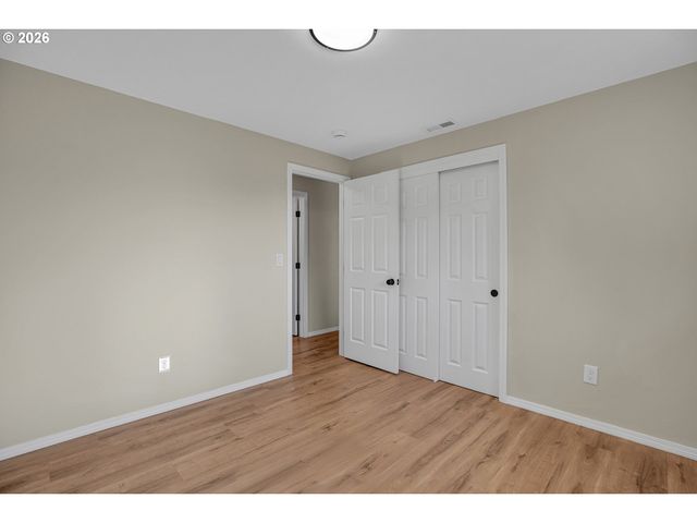 1822 Sw MARIGOLD St, Portland, OR 97219