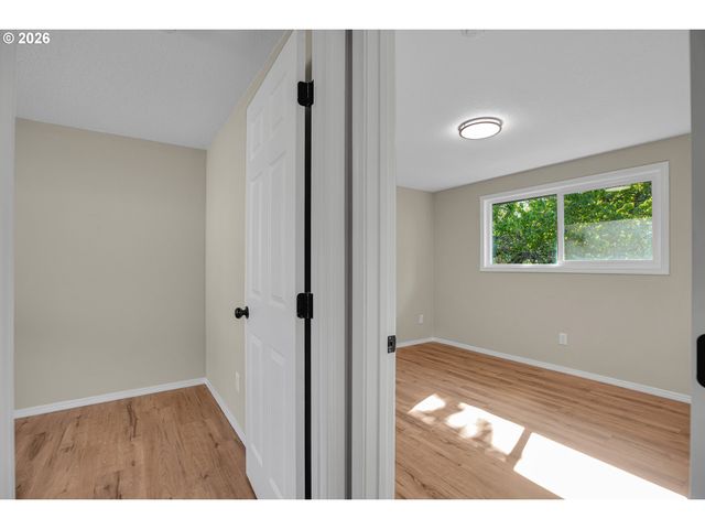 1822 Sw MARIGOLD St, Portland, OR 97219