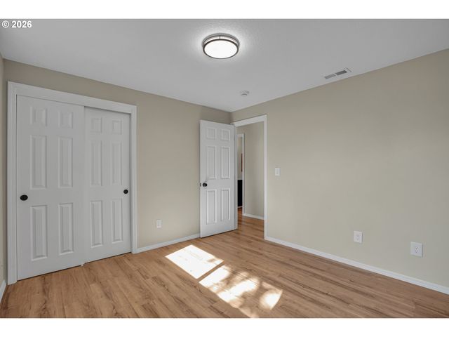1822 Sw MARIGOLD St, Portland, OR 97219