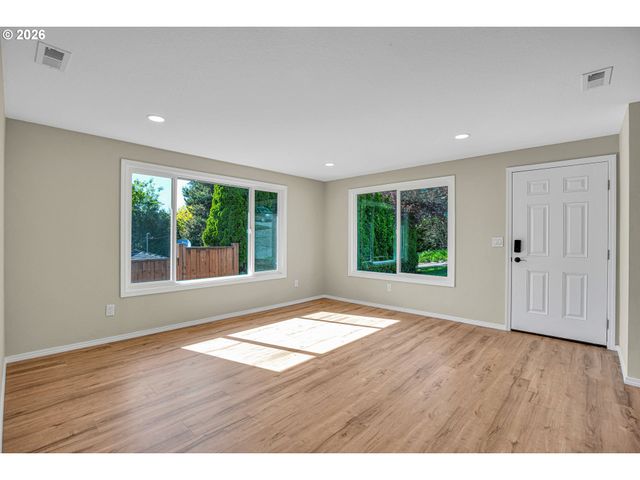 1822 Sw MARIGOLD St, Portland, OR 97219