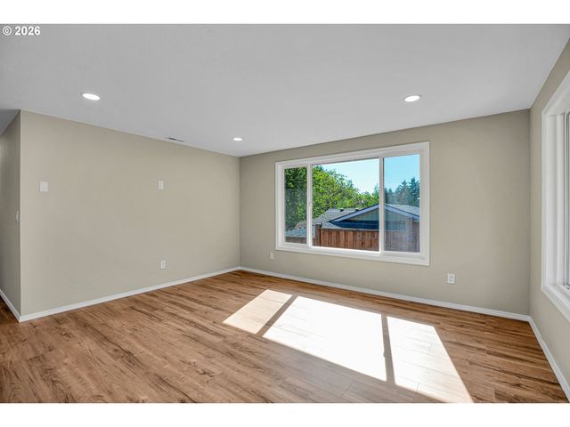 1822 Sw MARIGOLD St, Portland, OR 97219