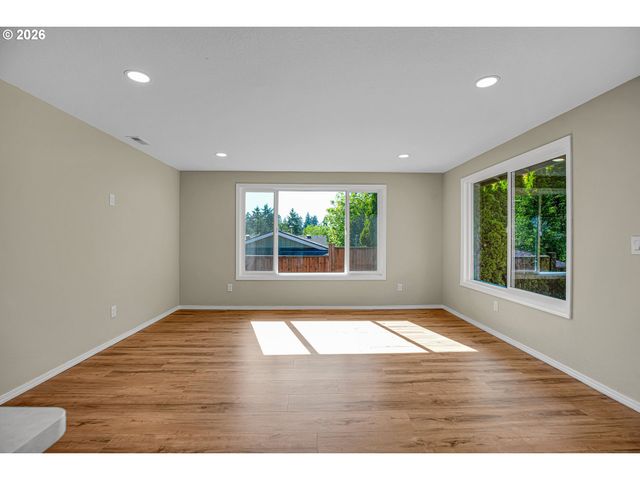 1822 Sw MARIGOLD St, Portland, OR 97219