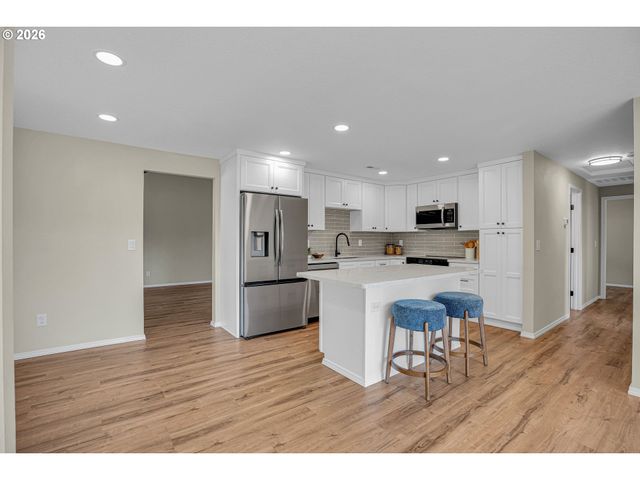 1822 Sw MARIGOLD St, Portland, OR 97219