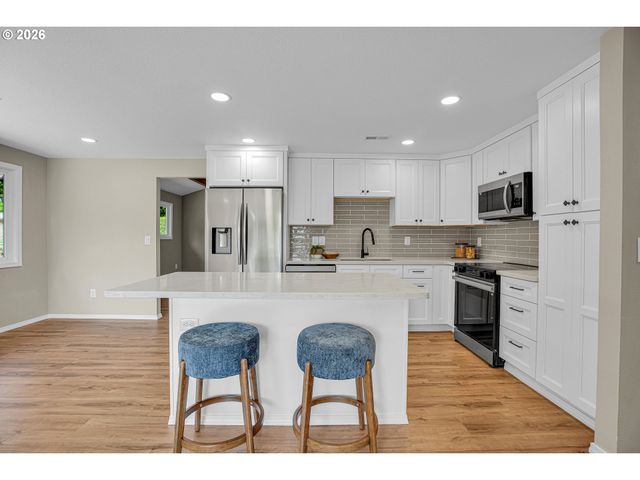 1822 Sw MARIGOLD St, Portland, OR 97219