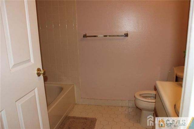 82 Keystone Court, Edison, NJ 08817
