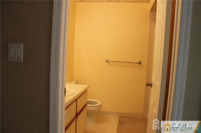 82 Keystone Court, Edison, NJ 08817