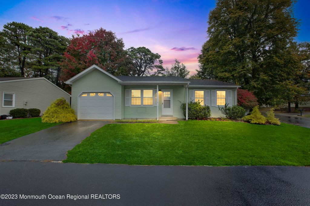 46 Keene Street, Whiting, NJ 08759