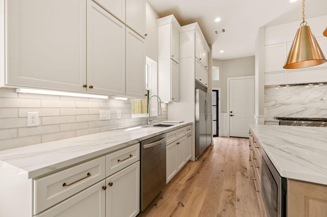 829 E 25th Street, Houston, TX 77009