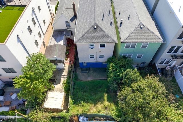 46 Grace St, Jersey City, NJ 07307