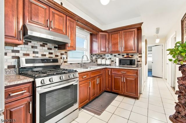 46 Grace St, Jersey City, NJ 07307