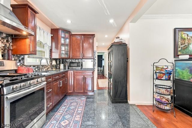 46 Grace St, Jersey City, NJ 07307