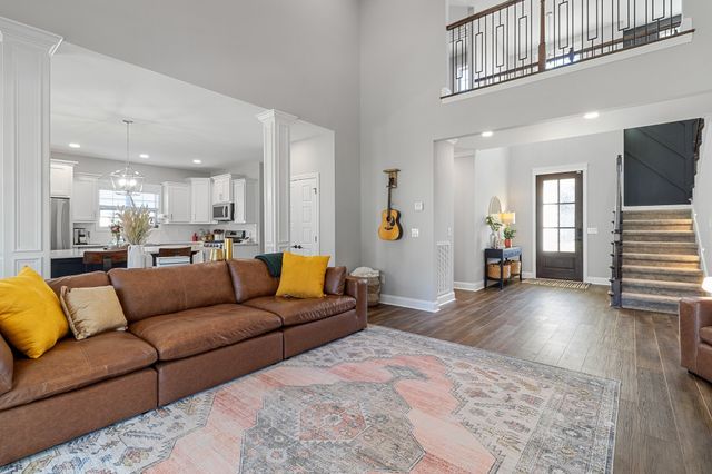553 Bowden Dr, Clarksville, TN 37043