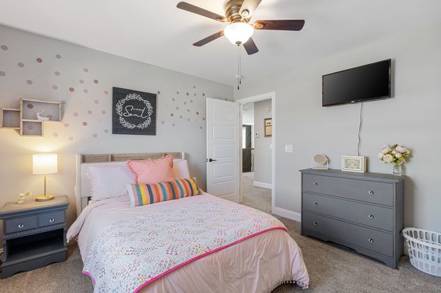553 Bowden Dr, Clarksville, TN 37043