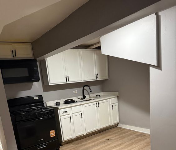 8017 S Saint Lawrence Avenue G, Chicago, IL 60619