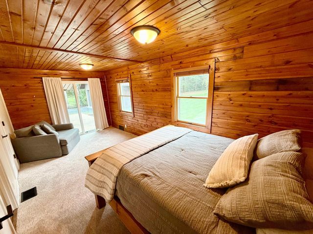 157 Ideal Avenue N, Mahtomedi, MN 55115