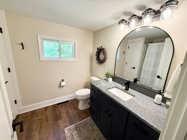 157 Ideal Avenue N, Mahtomedi, MN 55115