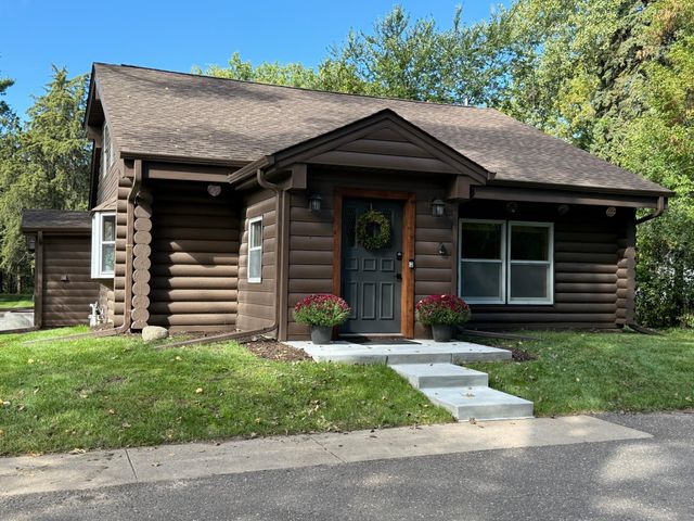 157 Ideal Avenue N, Mahtomedi, MN 55115