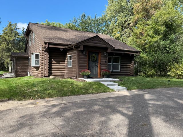 157 Ideal Avenue N, Mahtomedi, MN 55115