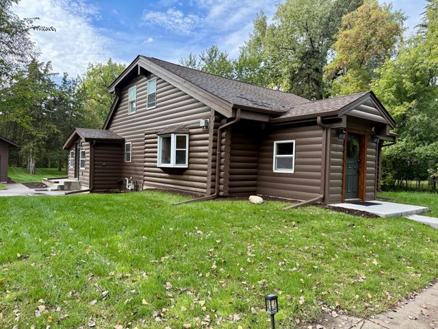 157 Ideal Avenue N, Mahtomedi, MN 55115