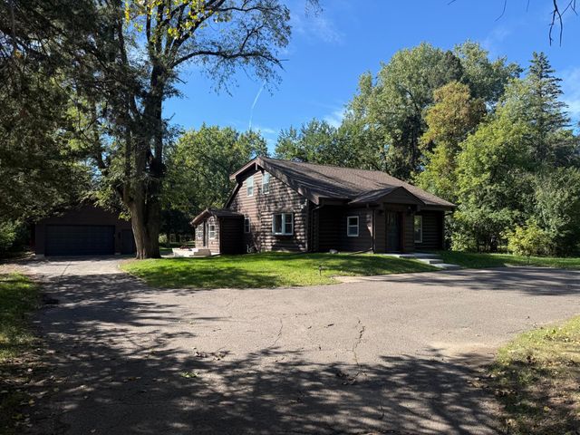 157 Ideal Avenue N, Mahtomedi, MN 55115