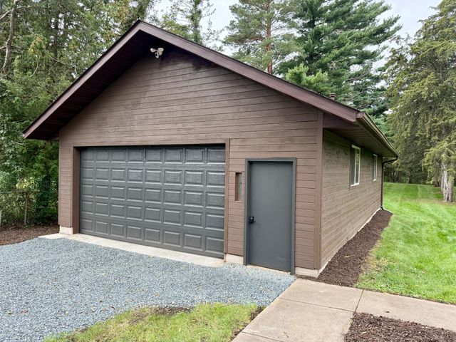 157 Ideal Avenue N, Mahtomedi, MN 55115