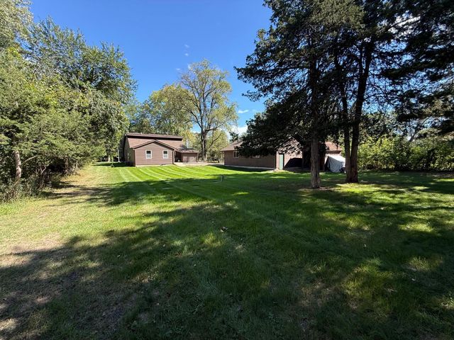 157 Ideal Avenue N, Mahtomedi, MN 55115